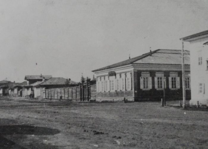 Женская прогимназия  ул.Широкая (ул. Коммунистическая), фотография конца XIX века